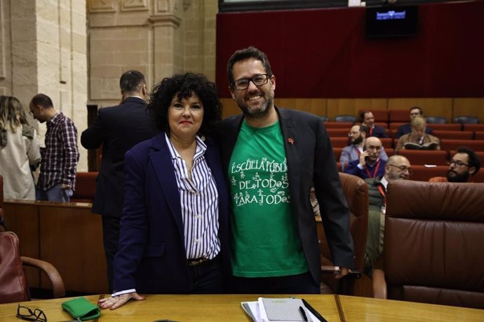 Los diputados del Grupo Mixto-Adelante Andalucía Maribel Mora y José Ignacio García, en el Pleno del Parlamento andaluz.