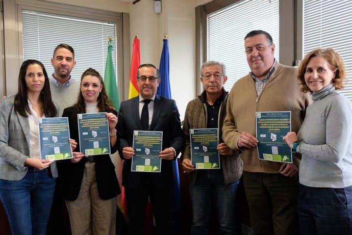 El delegado territorial de Desarrollo Educativo y Formación Profesional y de Universidad, Investigación e Innovación, Miguel Briones, en la presentación del primer Taller práctico para las coordinaciones del Plan de Seguridad y Salud Laboral