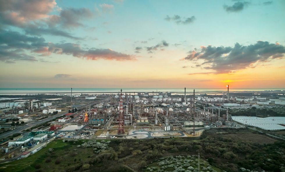 Archivo - Economía.-La industria del refino y el Gobierno crean un grupo de trabajo para avanzar en la descarbonización del sector