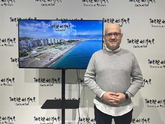 El concejal de Turismo del Ayuntamiento del municipio malagueño de Vélez-Málaga, Jesús Pérez Atencia, informa de datos de turimo