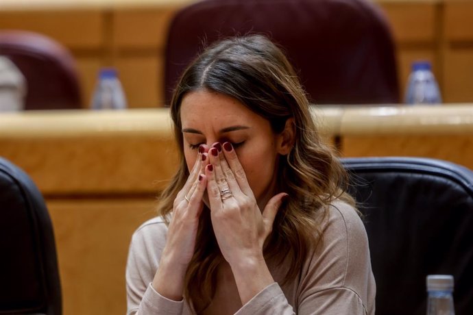 La ministra de Igualdad, Irene Montero, durante una sesión plenaria de control en el Senado, a 7 de febrero de 2023, en Madrid (España). Durante el pleno, se han tratado temas como la tasa de desempleo juvenil -de la que el Estado español tiene más alta