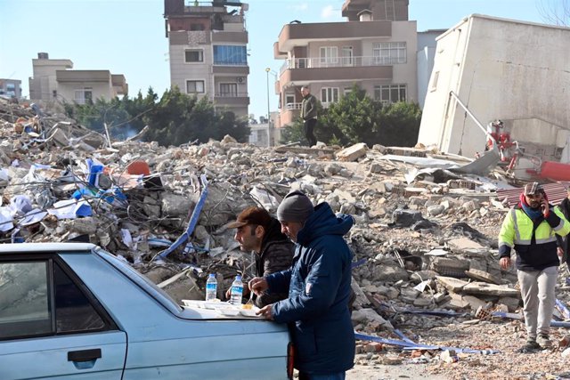 Escombros de edificios destruidos en Turquía tras los devastadores terremotos del 6 de febrero