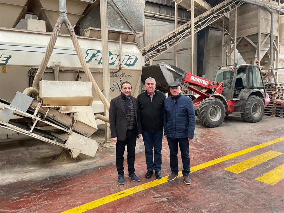 El delegado de Economía, Guillermo Casquet, visita la empresa La Pastora.