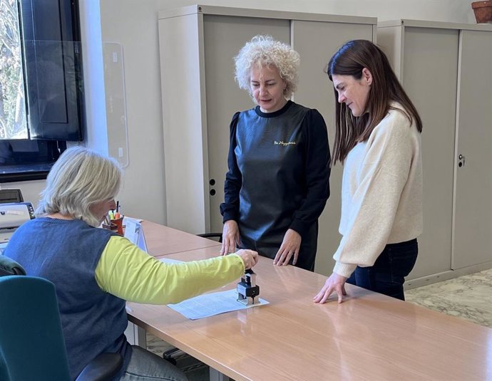 Isabel González y Miren Gorrotxategi (Elkarrekin) registran una batería de preguntas en el Parlamento Vasco.