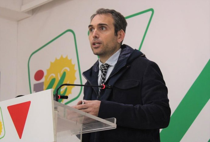 El coordinador general de IU Andalucía, Toni Valero, en rueda de prensa.