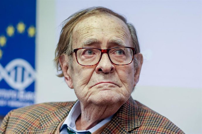 Archivo - El exdiputado en las Cortes Generales y economista, Ramón Tamames, durante la cumbre TransVision, una conferencia internacional sobre biostasis o criopreservación humana (congelación), a 12 de noviembre de 2022, en Madrid (España). Durante la 