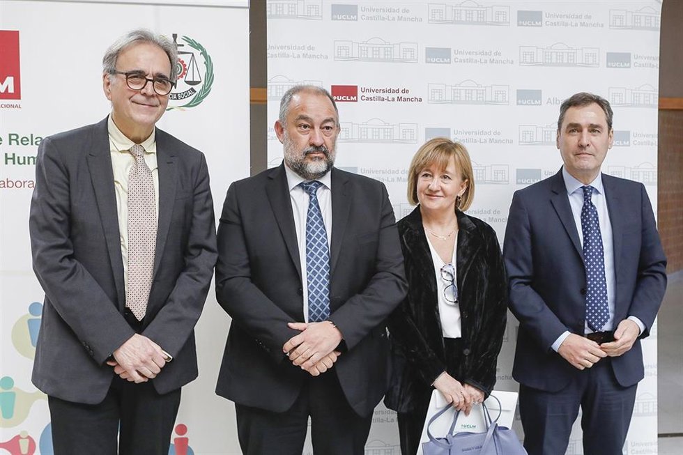 El ministro de Universidades, Joan Subirats, en Albacete para el acto de entrega de los premios de investigación 'Lola Martínez'.