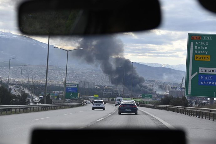 08 February 2023, Turkey, Iskenderun: Smoke comes out from the port after days of the deadly earthquake that tore through the Turkish-Syrian border. Photo: Anne Pollmann/dpa