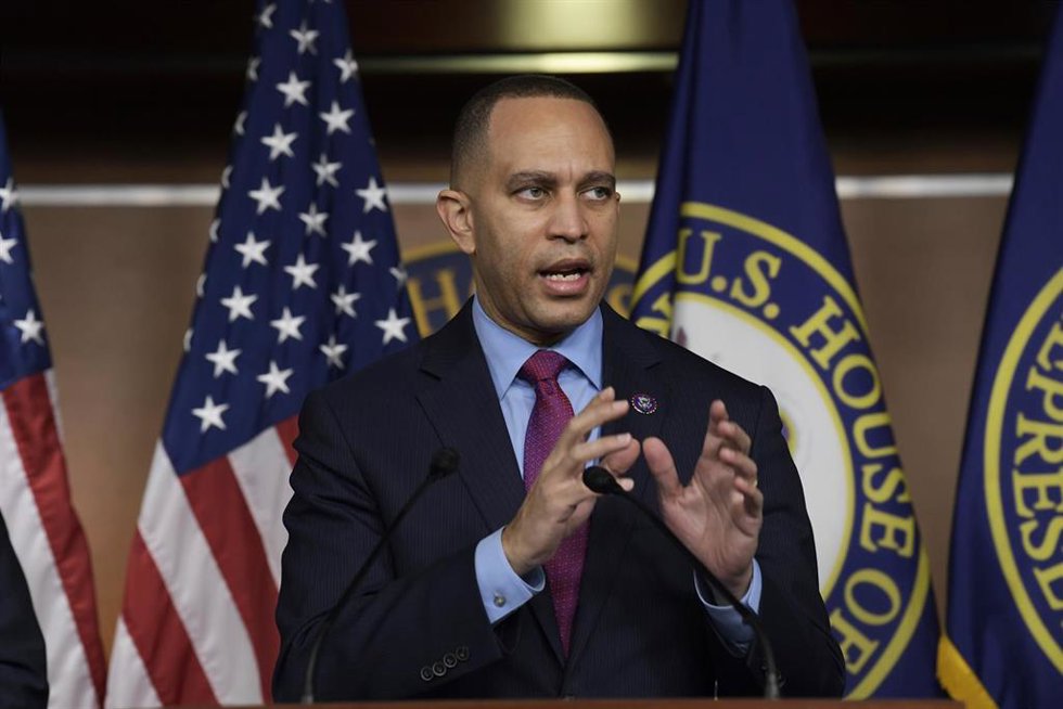 Archivo - El líder de la minoría demócrata en la Cámara de Representantes de Estados Unidos, Hakeem Jeffries