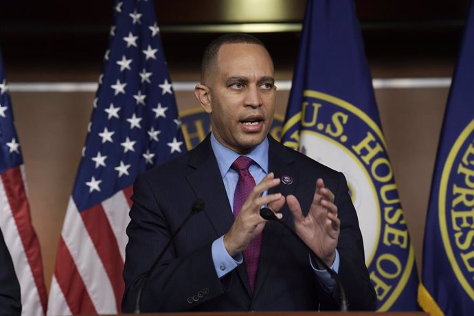 Archivo - 08 February 2022, US, Washington: Chair of the House Democratic Caucus Hakeem Jeffries speaks about American Rescue Plan, Jan 6 rioter, during a press conference at Capitol Hill in Washington. Photo: Lenin Nolly/ZUMA Press Wire/dpa