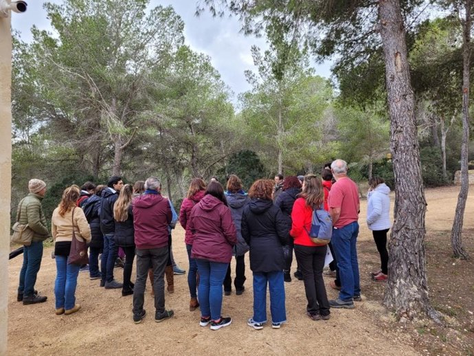 Varios docentes durante la jornada formativa sobre el programa 'Aprenentatge i servei' de la Serra de Tramuntana.