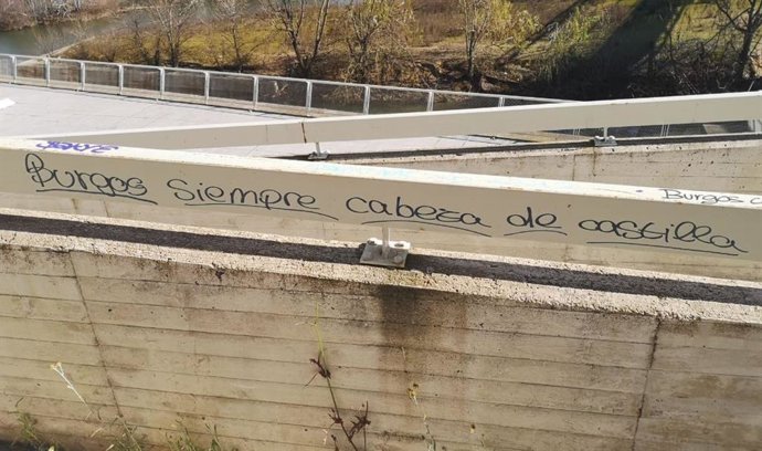 Pintadas en el entorno del Museo de la Ciencia de Valladolid.
