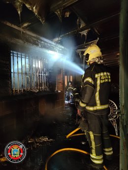 Los Bomberos de Santander extinguen el fuego en una vivienda de la zona del Sardinero