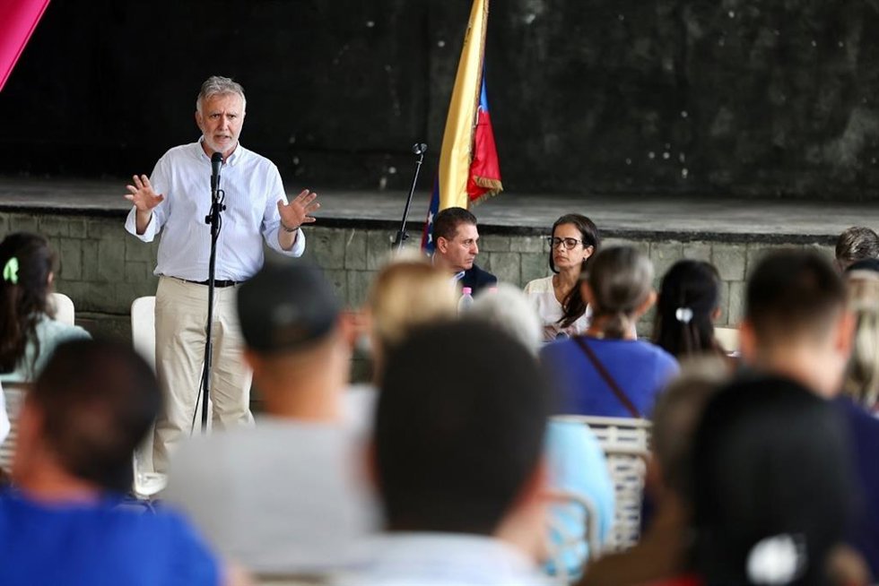 El presidente de Canarias, Ángel Víctor Torres, en La Guaira, en Venezuela