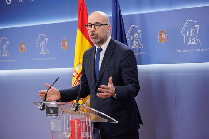 El diputado del PDeCAT Genís Boadella durante una rueda de prensa anterior a la reunión de la Junta de Portavoces, en el Congreso de los Diputados, a 7 de febrero de 2023, en Madrid (España).