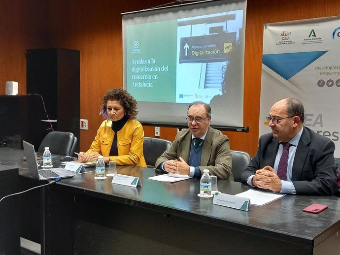 El delegado de Empleo en Sevilla, Antonio Agustín, en las jornadas organizadas por la Confederación de Empresarios de Sevilla (CES) y la Asociación de Comerciantes de la Provincia de Sevilla (Aprocom).