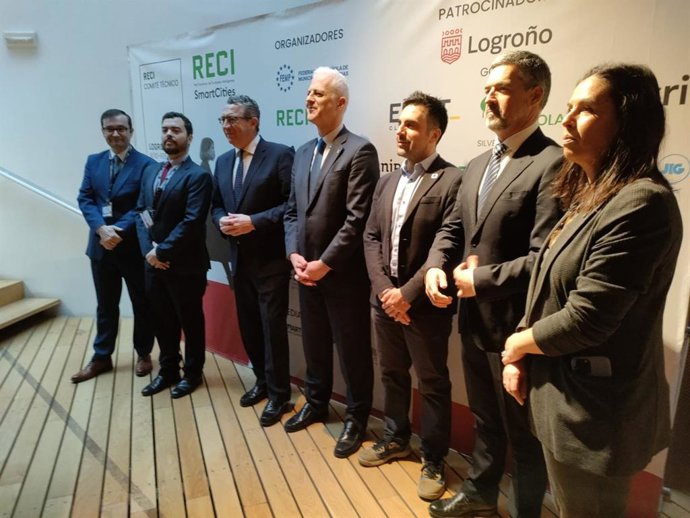 Representantes institucionales antes de iniciarse el Comité Técnico de la RECI en Logroño