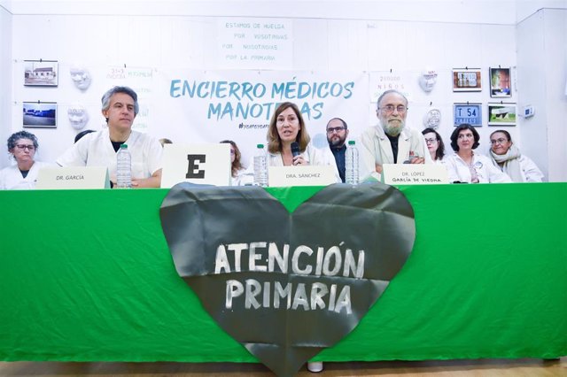Médicos de Familia y pediatras encerrados en la Asociación Vecinal Manoteras
