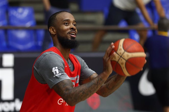 Archivo - Lorenzo Brown, durante una concentración de la selección española.