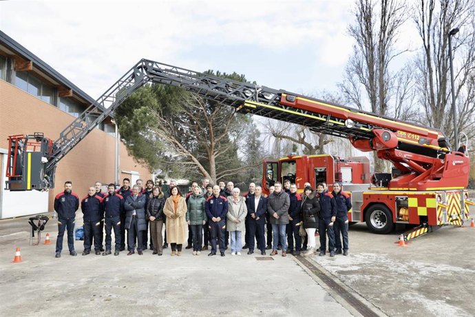 La presidenta del Gobierno de La Rioja, Concha Andreu, ha asistido, en el recinto ferial de Albelda, a la presentación de los nuevos medios técnicos del Consorcio para el Servicio de Extinción de Incendios, Salvamento y Protección Civil de La Rioja, CEIS