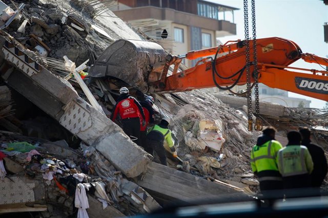 Trabajos de búsqueda y rescate en la ciudad turca de Gaziantep tras los terremotos en el sur de Turquía, cerca de la frontera con Siria