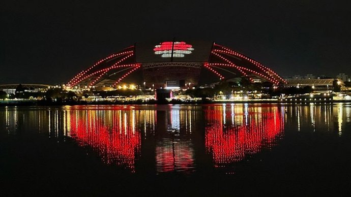 Imagen nocturna del Singapore Sports Hub