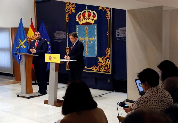 Rueda de prensa de Adrián Barbón y Luis Planas en Oviedo.