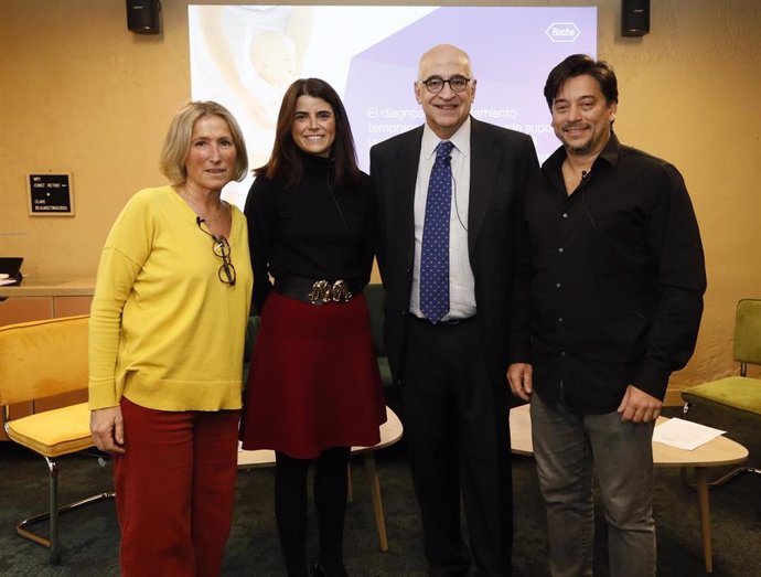 Mónica Povedano, Beatriz Pérez Sanz, Federico Plaza y Andrés Nascimento durante la presentación de 'Evrysdi' (Roche).