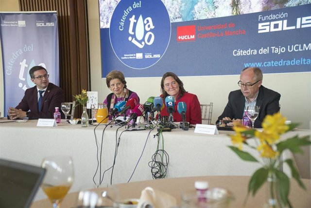 La directora de la Cátedra del Tajo UCLM-Soliss, Beatriz Larraz, en un desayuno informativo.