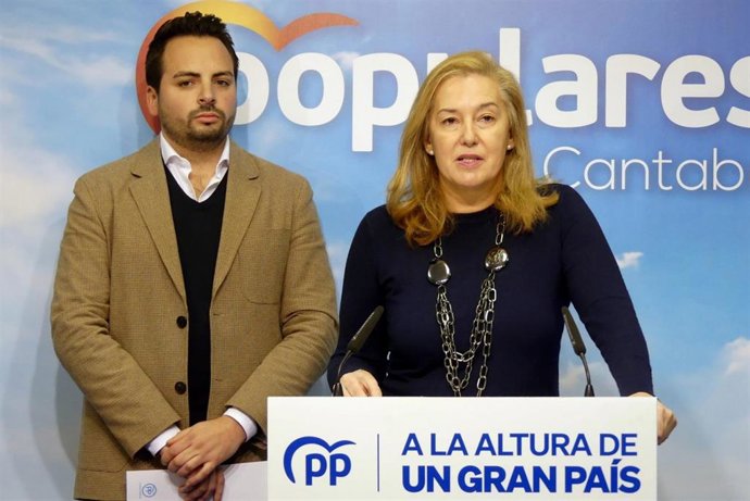 La secretaria autonómica del PP de Cantabria, María José González Revuelta, y el diputado¡ Álvaro Aguirre