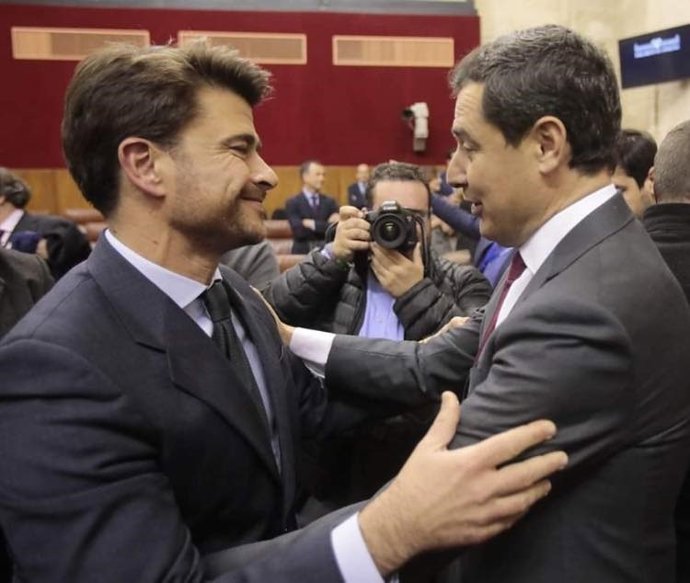 Archivo -  Beltrán Pérez con Juanma Moreno, en una foto de archivo