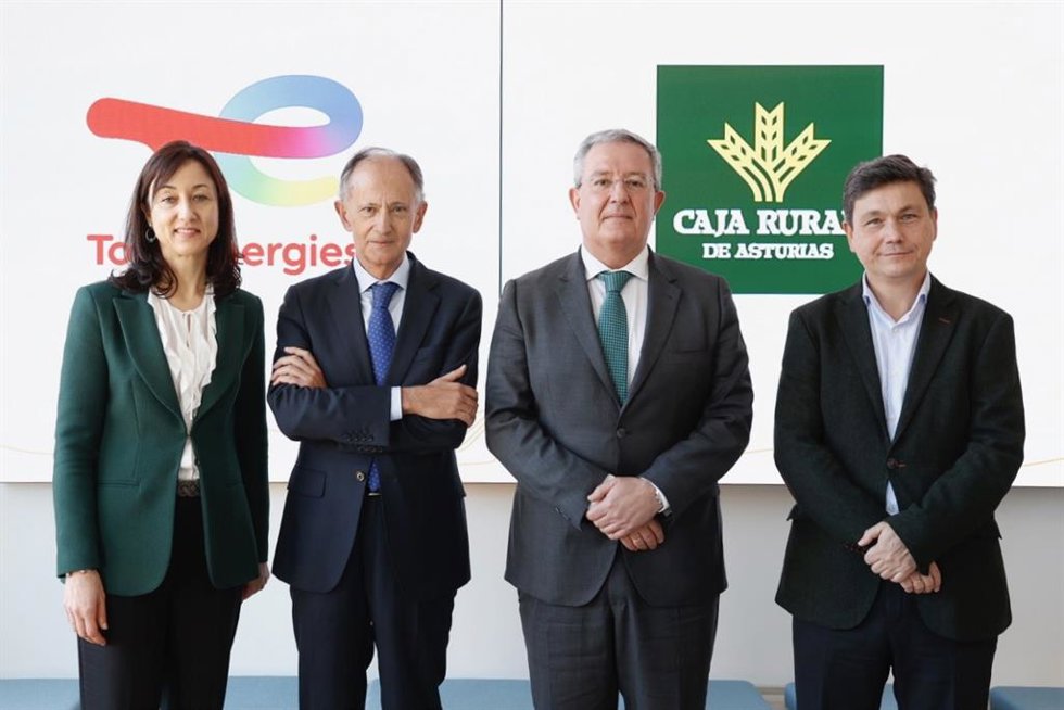 Javier Sáenz de Jubera, presidente de TotalEnergies Electricidad y Gas; Antonio González- Lamuño, director de Regulación y Desarrollo de Negocio; Antonio Romero, director general de Caja Rural de Asturias; y Ana Lombardero, directora comercial Caja Rur