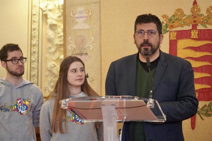 Bustos, durante la presentación de Vallanoche.