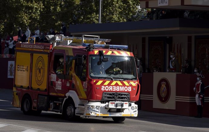 Archivo - Un camión de Bomberos de Granada durante el desfile militar en el Día de la Hispanidad, a 12 de octubre de 2021, en Madrid, (España). (Foto de archivo).