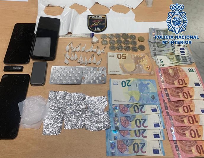 Nota De Prensa: Detenido In Fraganti Cuando Estaba Vendiendo Droga A Otras Dos Personas En El Cerro Del Moro