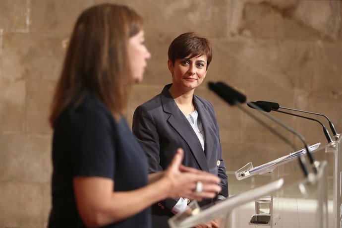 Archivo - La presidenta del Govern de Baleares, Francina Armengol, y la ministra Isabel Rodríguez.