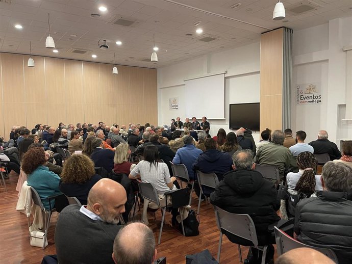 Reunión informativa sobre la sanidad privada convocada por el Colegio de Médicos de Málaga bajo el lema 'Por una privada digna y de calidad'.