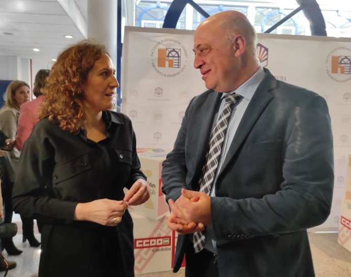 El presidente de la Diputación de Córdoba, Antonio Ruiz, y la secretaria general de CCOO Andalucía, Nuria López, en la inauguración de las Jornadas de Empleabilidad 'Objetivo: empleo'.