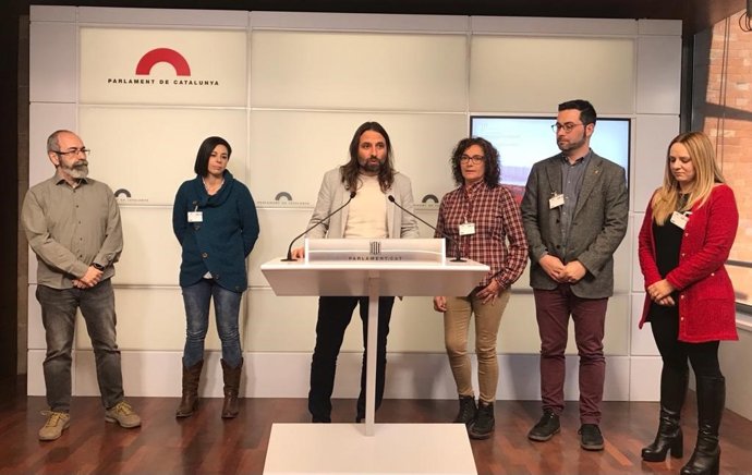 Representantes sindicales de Amazon con el diputado de ERC en el Parlament Jordi Albert y el alcalde de Martorelles (Barcelona), Marc Candela