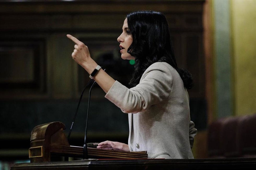 La portavoz de Ciudadanos en el Congreso, Inés Arrimadas, interviene durante una sesión plenaria en el Congreso de los Diputados.