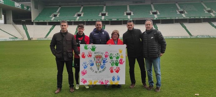 La delegada de Inclusión Social, Familias, Juventud e Igualdad, Dolores Sánchez, en la visita al Estadio Nuevo Arcángel.