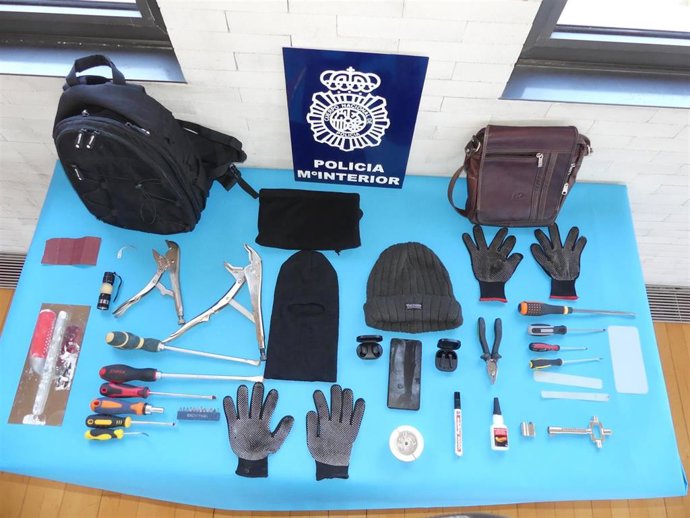 Efectos intervenidos a los dos detenidos en Ponferrada.
