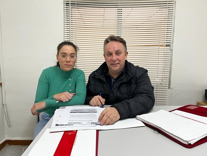 Archivo - Silvia Heredia y Enrique Medina, del PSOE en Pinos Puente, en imagen de archivo