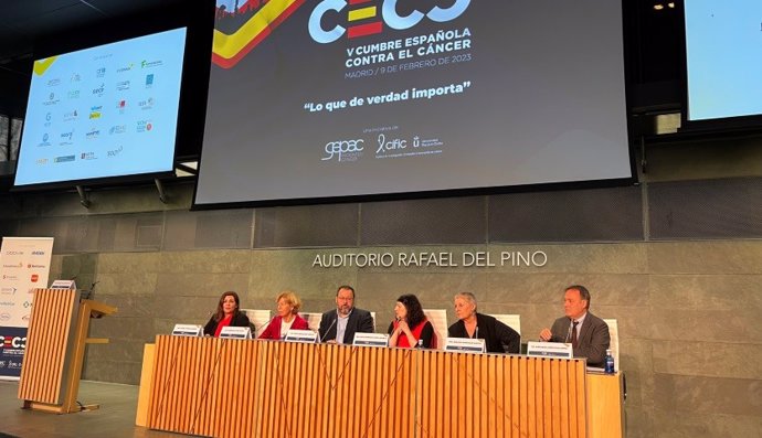 La directora de Acceso de Farmaindustria, Isabel Pineros, en la V Cumbre Española Contra el Cáncer, organizada por el Grupo Español de Pacientes con Cáncer (GEPAC). En Madrid (España), a 9 de febrero de 2023.