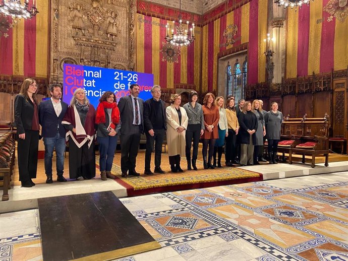 Presentación de la Biennal Ciutat i Cincia 2023 en el Saló de Cent del Ayuntamiento de Barcelona.