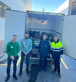 Voluntarios Del Banco De Alimentos De Jaén Recogiendo Los Alimentos De La Tienda De Mancha Real
