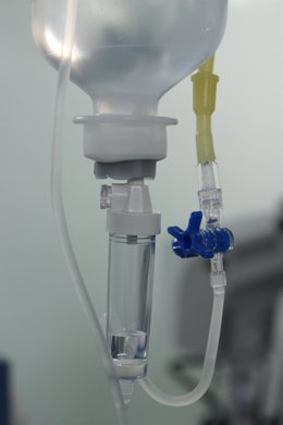 Archivo - Suero médico, sueros, hospital, hospitales, paciente, pacientes, enfermería, enfermerías