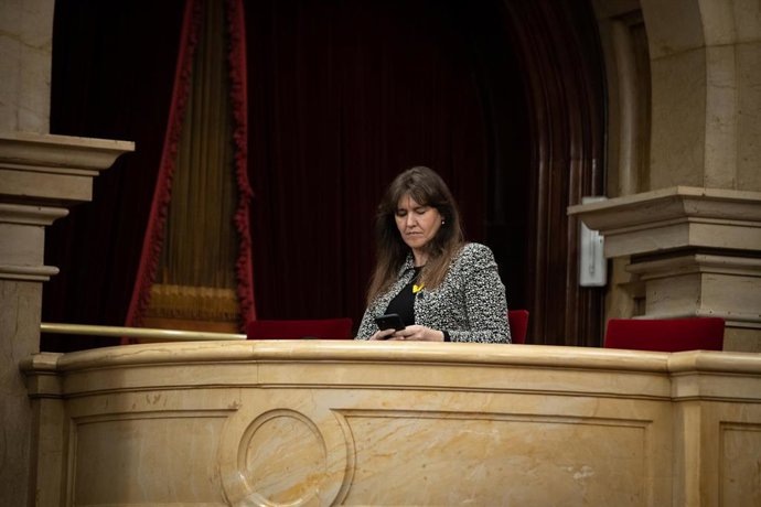 La presidenta de Junts, Laura Borrs, durante una sesión de control en el Parlament de Catalunya, a 8 de febrero de 2023, en Barcelona, Catalunya (España).