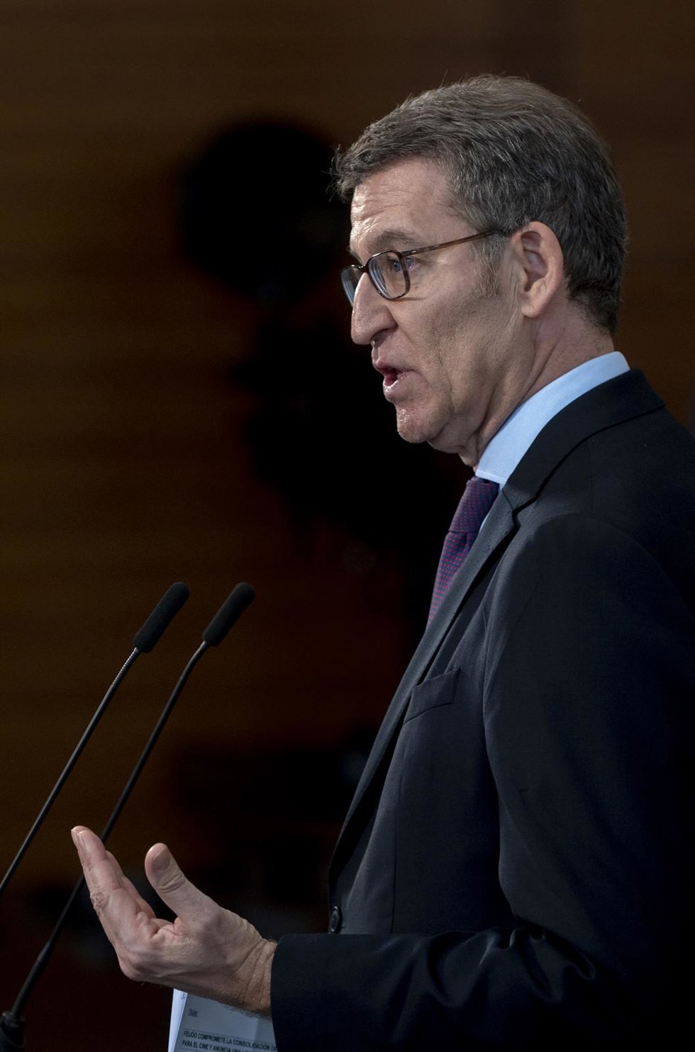 El presidente del PP, Alberto Núñez Feijóo, ofrece una rueda de prensa tras su visita a la Escuela de Cinematografía y del Audiovisual de la Comunidad de Madrid (ECAM), en la ciudad de la Imagen, a 9 de febrero de 2023, en Pozuelo de Alarcón, Madrid (E