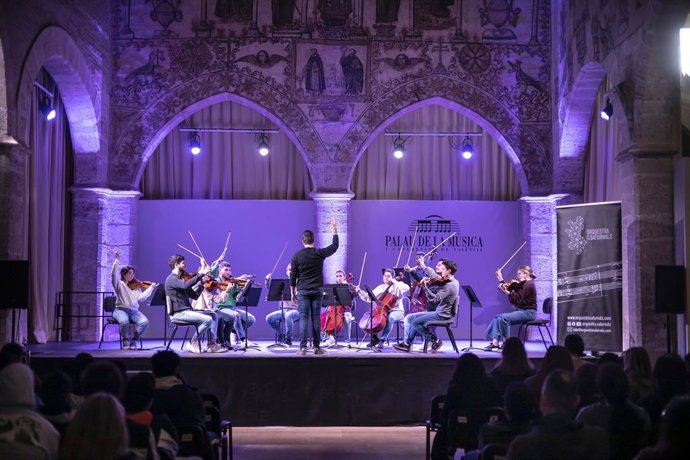 MENUT PALAU MUESTRA AL ALUMNADO DE ESO Y BACHILLERATO UN ESPECTÁCULO DIDÁCTICO DE MÚSICA VALENCIANA DE LA REPÚBLICA